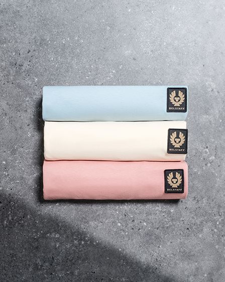 BELSTAFF T-SHIRT IN SKYLINE BLUE, YELLOW SAND AND RUST PINK.