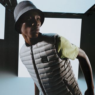 Men's Belstaff Cliff Crewneck in Washed Navy.